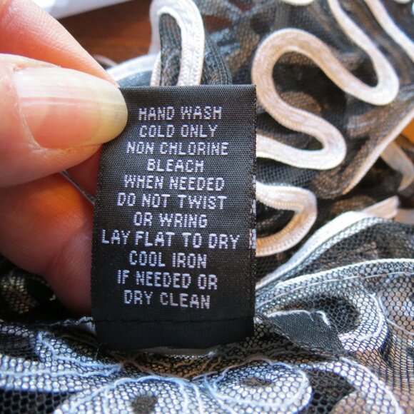 Weavz Black Mesh Top Women's Tambour Stitching in White Sheer Size Large - Picture 8 of 8